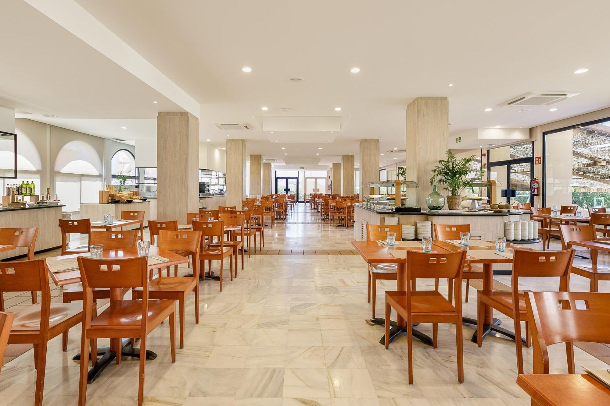 Aparthotel Sol Sancti Petri 3*