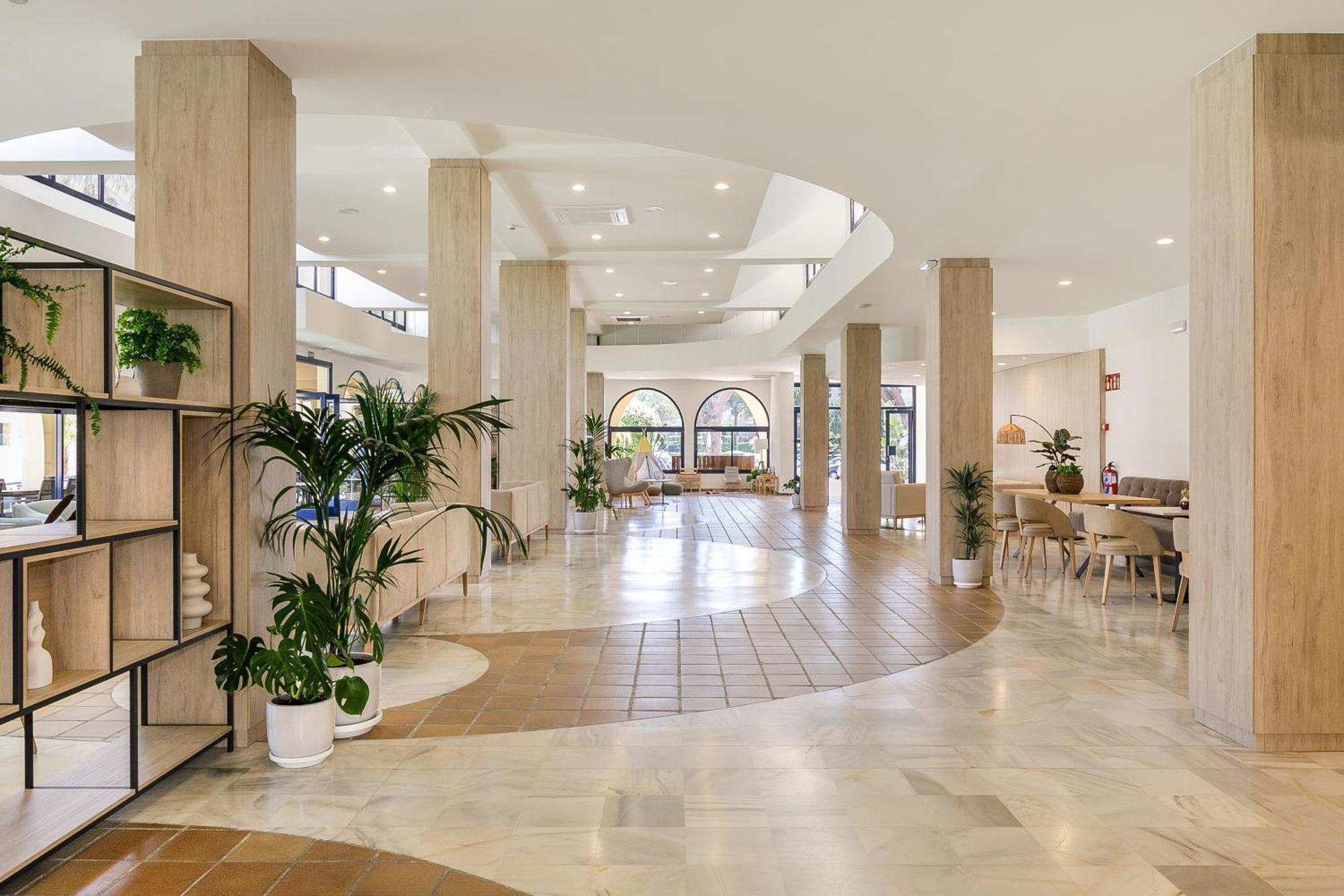 Sol Sancti Petri Aparthotel 3*
