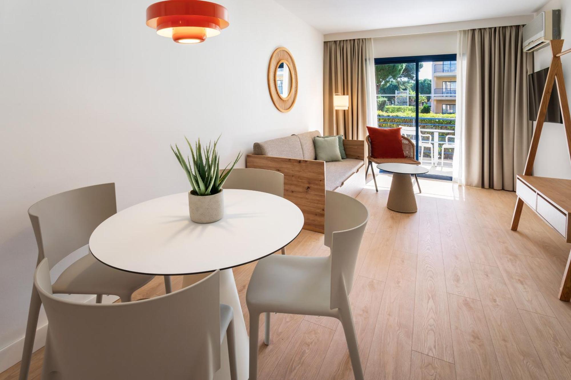 Sol Sancti Petri Aparthotel 3*